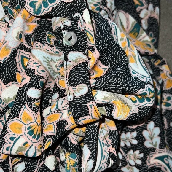 DR2 BY DANIEL RAINN Pleated Tassel Neck Blouse Black 101 Print Roll Sleeve 2x - Picture 2 of 8